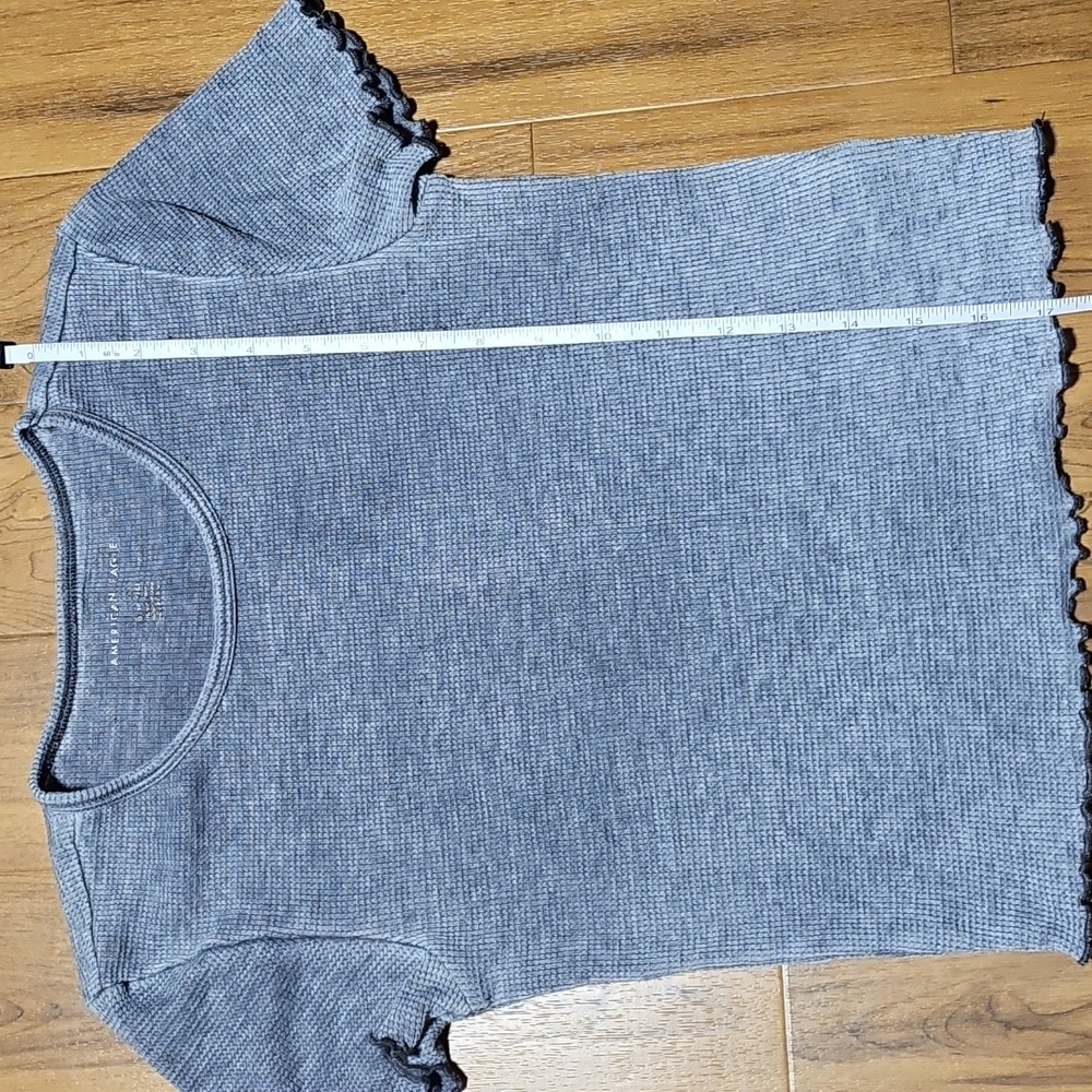 AE Grey Distressed Top - Picture 4 of 6